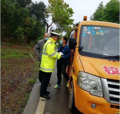 武岡市：多部門聯(lián)動開展校車安全檢查