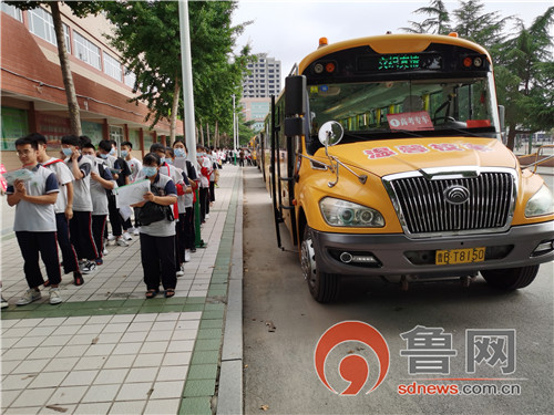 山東省萊西：交運(yùn)65部校車(chē)萬(wàn)事俱備服務(wù)高考