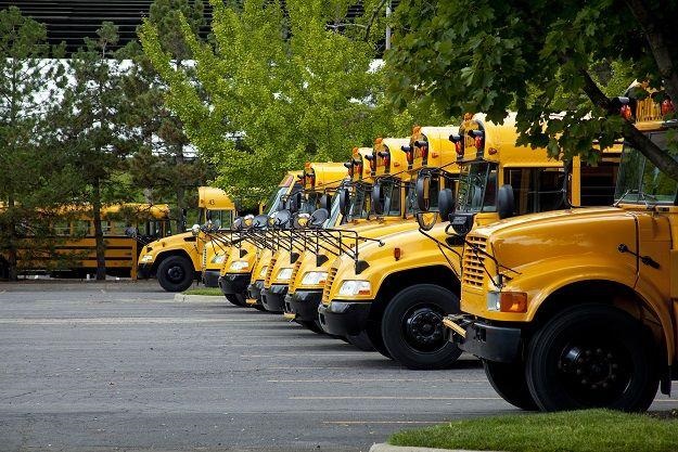 究竟誰“救了”校車司機？