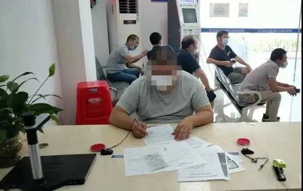 福建漳州交警開出“萬元”罰單！“黑校車”