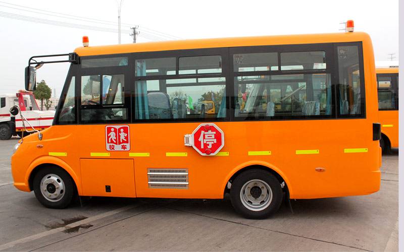 中華兒促會會長劉波到河南護航考察校車智能防碰撞安全系統