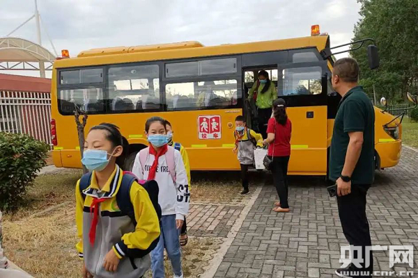 長(zhǎng)安校車 溫暖鄉(xiāng)村娃娃平安幸福上學(xué)路