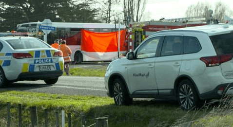 新西蘭校車撞火車：40名學生受傷 司機當場死亡