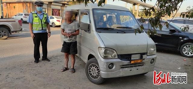 河北邯鄲市交巡警支隊查獲兩起“黑校車”