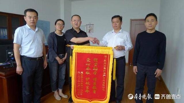 山東：惠民縣大年陳鎮，愛心企業情系教育，莘莘學子喜獲校車