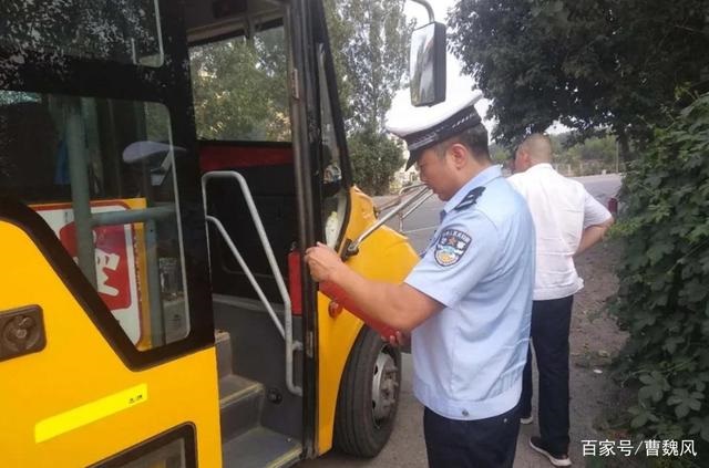 許昌建安交警嚴查嚴整轄區(qū)“黑校車”