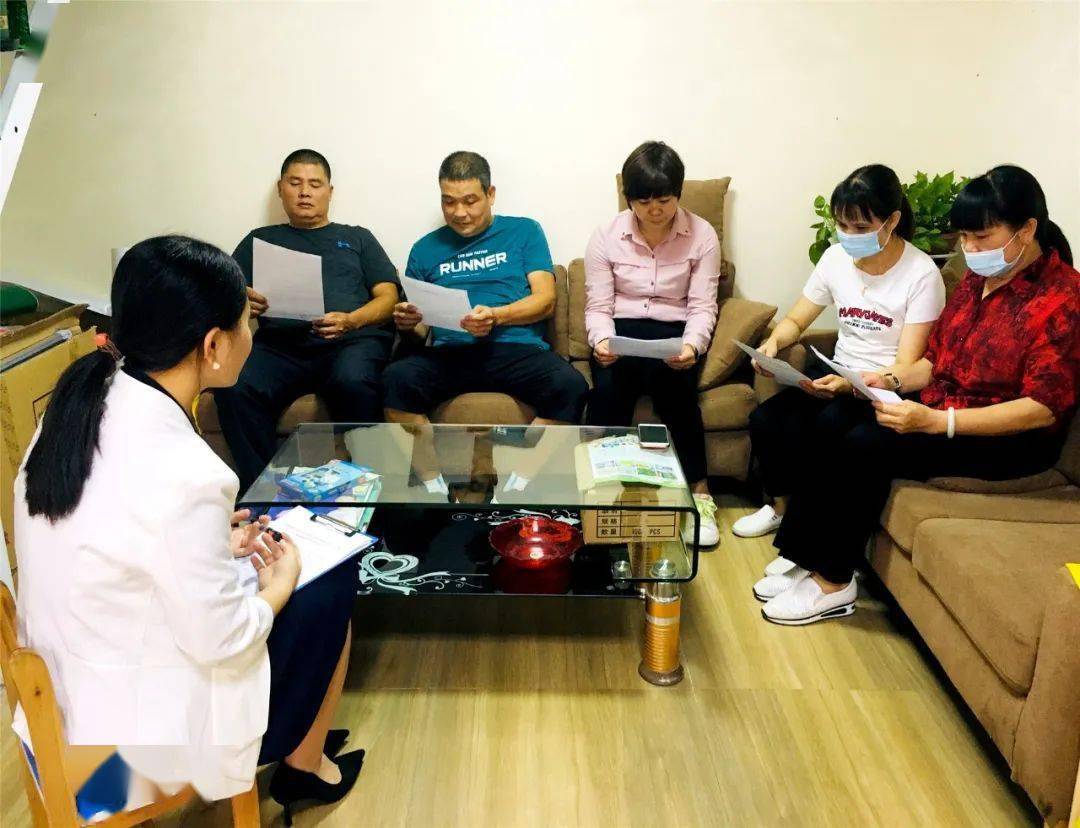 校車演練學逃生，安全之弦緊緊繃！幼兒園的孩子們從細節做起！