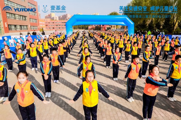 安全“童”行！2020宇通&amp;amp;壹基金兒童交通安全公益行走進肇東