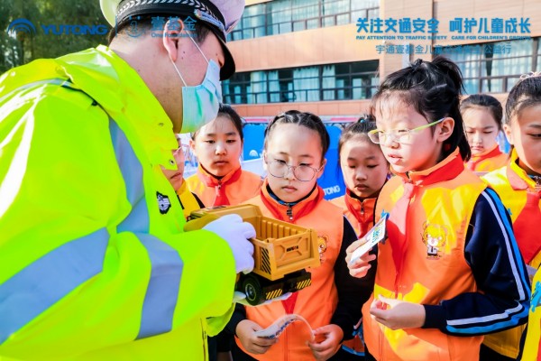 安全“童”行！2020宇通&amp;amp;amp;壹基金兒童交通安全公益行走進肇東