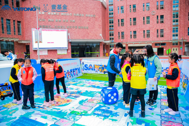 織牢安全保護網！宇通攜手壹基金傾情兒童交通安全教育