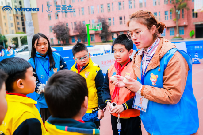 織牢安全保護網！宇通攜手壹基金傾情兒童交通安全教育