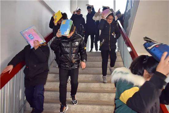 江蘇海安：年末歲底繃緊弦 校車、防震雙演練