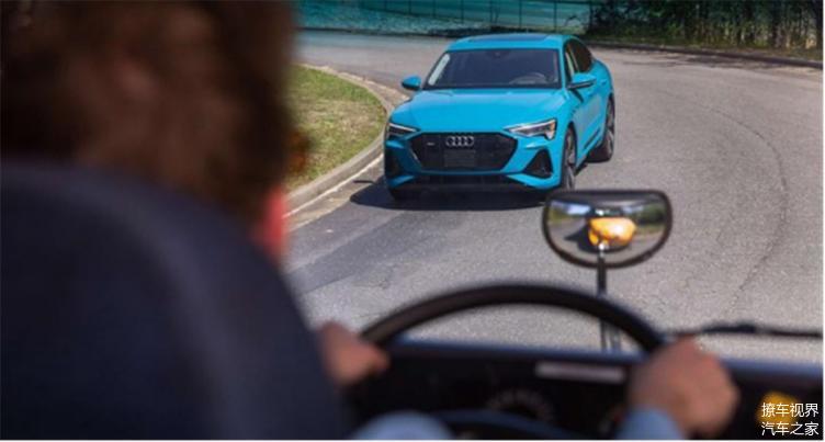 校車伸出停車臂，保證孩子安全，奧迪與高通合作V2X技術