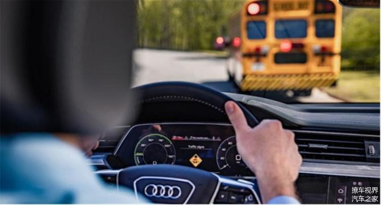 校車伸出停車臂，保證孩子安全，奧迪與高通合作V2X技術