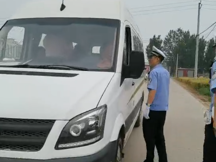 報(bào)廢“黑校車(chē)”嚴(yán)重超員接送幼兒 任丘一幼兒園負(fù)責(zé)人和駕駛?cè)穗p雙入刑！