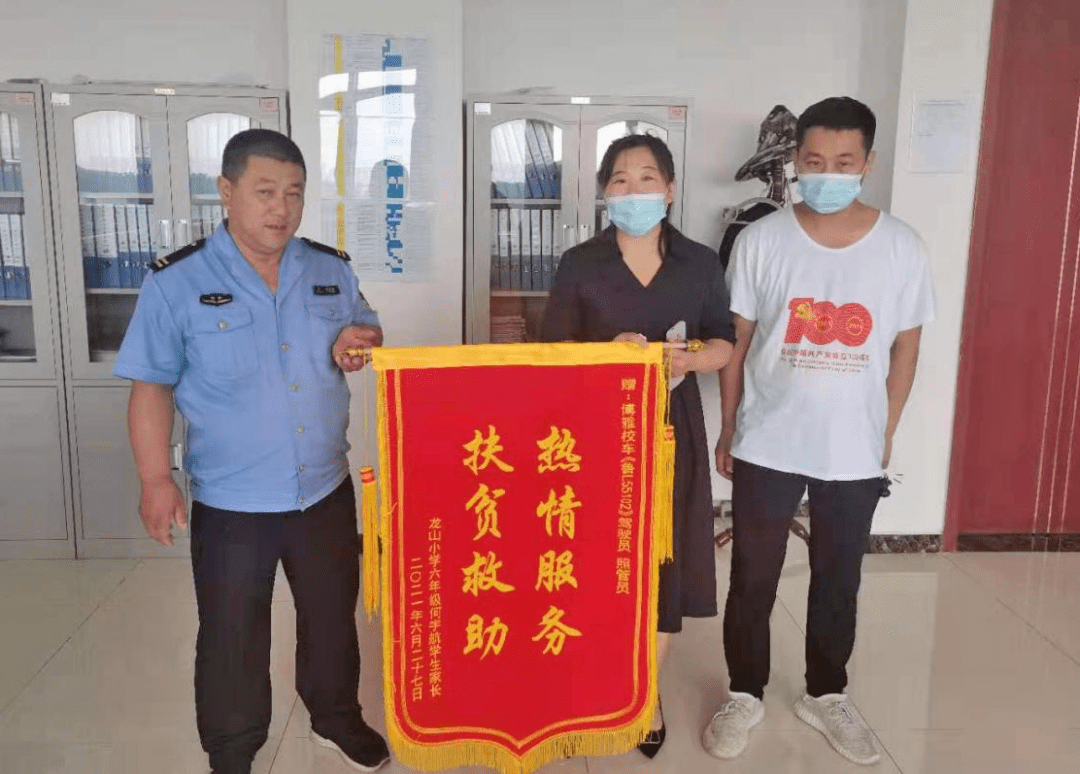 校車停運，“暖心故事”卻不斷上演……