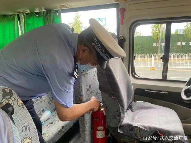 校車安全大檢查，筑牢平安上學路