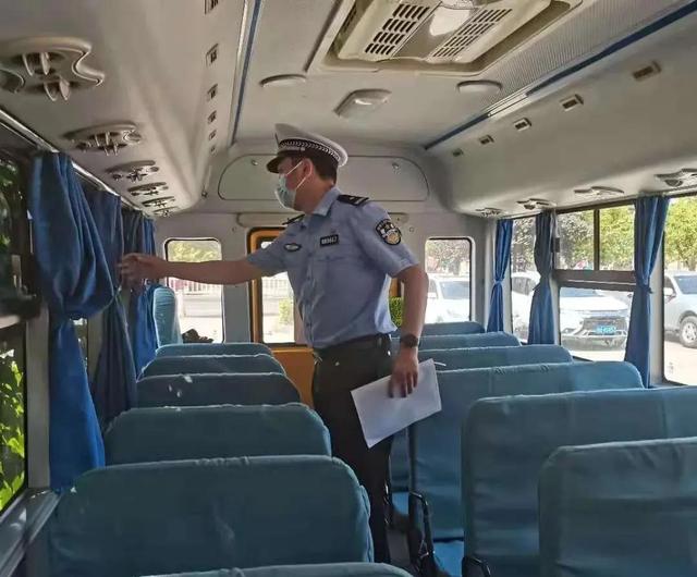 我為群眾辦實事 開學(xué)季，宜賓屏山公安“護學(xué)崗”全面開啟