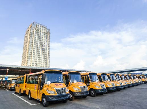 喜迎開學季，長沙岳麓區45輛新校車上崗