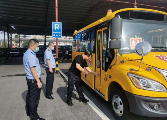 喜迎開學季，長沙岳麓區45輛新校車上崗