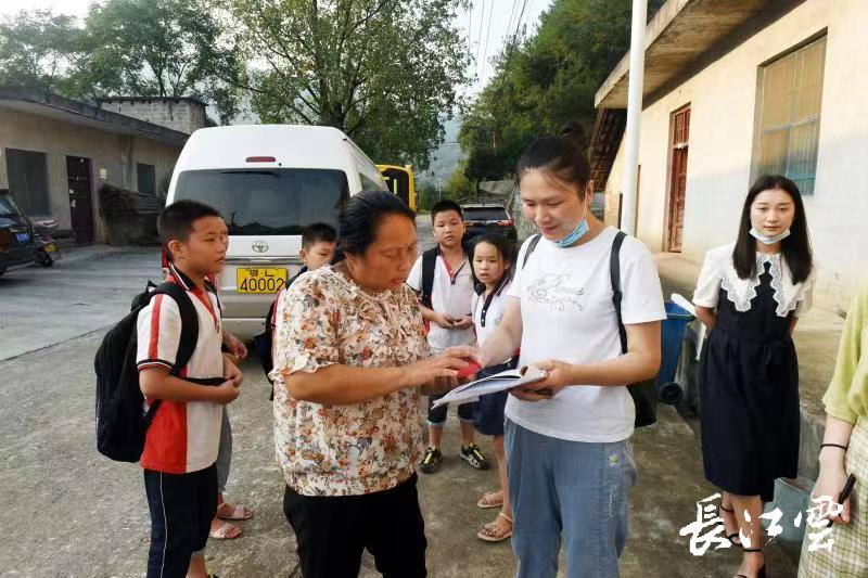 “我要安全”！這個山區縣1.2萬中小學生坐上智慧校車