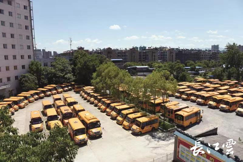 “我要安全”！這個山區縣1.2萬中小學生坐上智慧校車