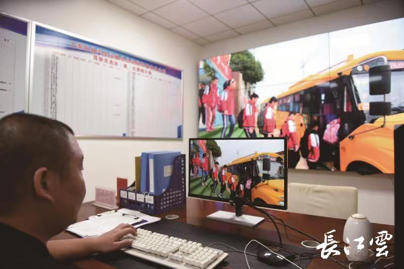 “我要安全”！這個山區縣1.2萬中小學生坐上智慧校車