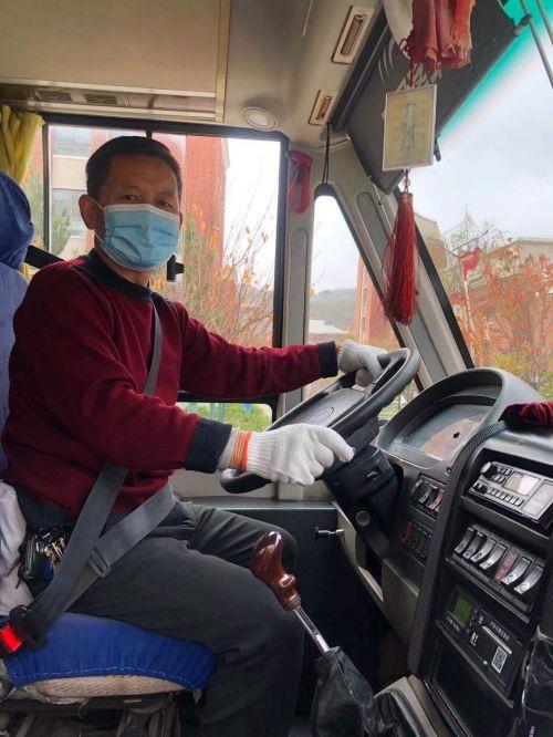 銅川照金：用愛心筑起校車安全的通道