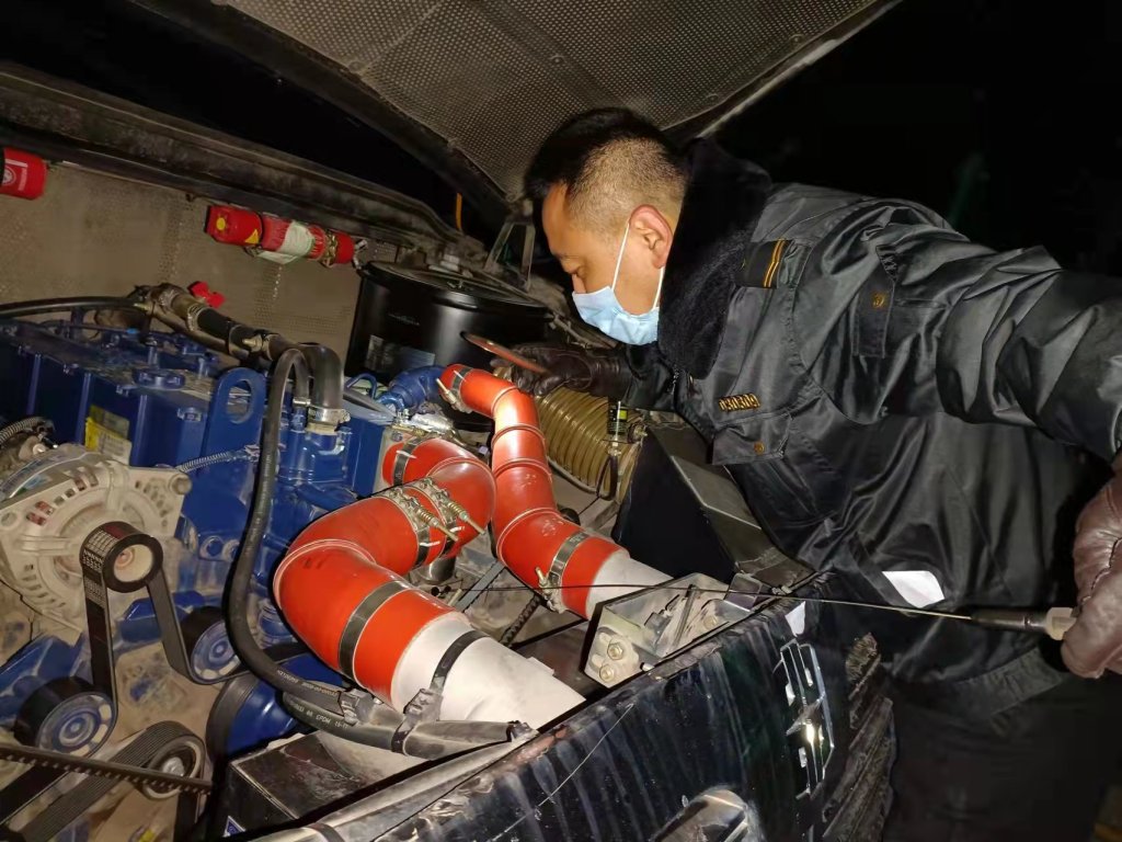 讓孩子們溫暖乘車！青島2000余輛溫馨校車全面開暖風(fēng)