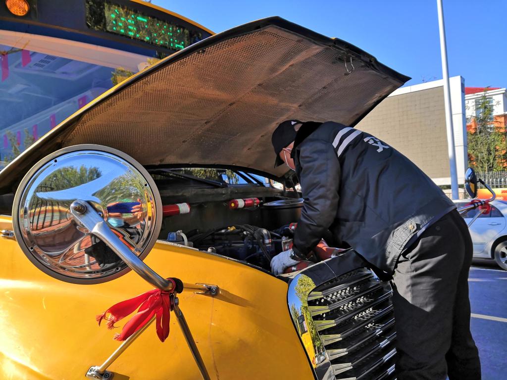 讓孩子們溫暖乘車！青島2000余輛溫馨校車全面開暖風(fēng)