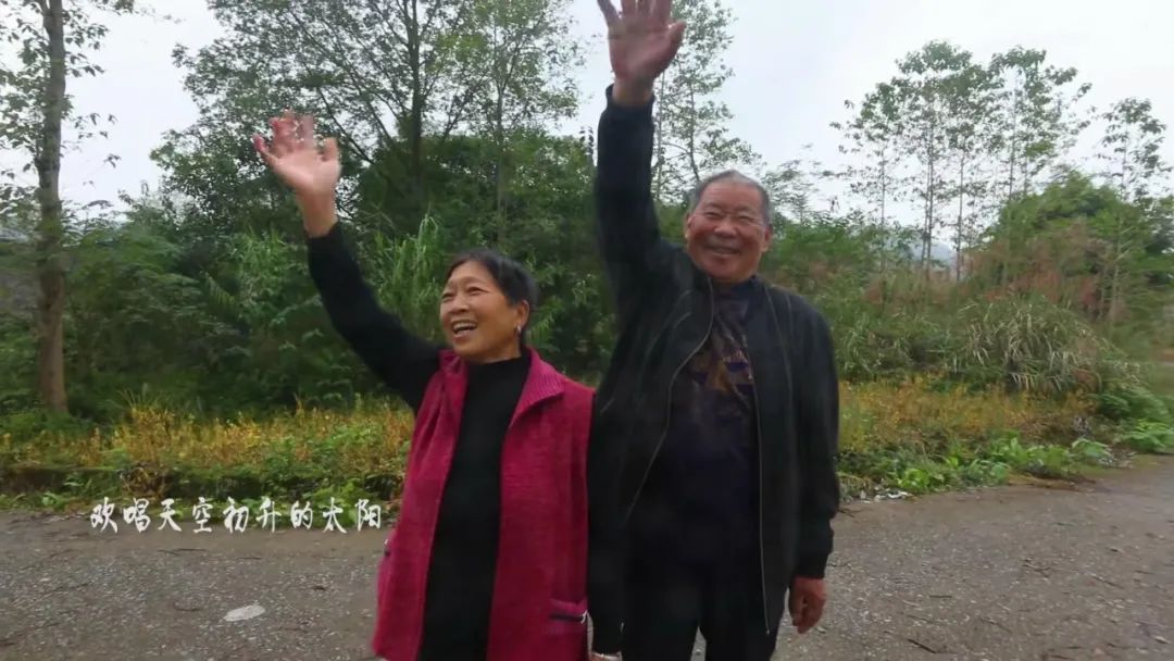 四川廣安引進46輛校車“解決農村幼兒入園乘車難”問題