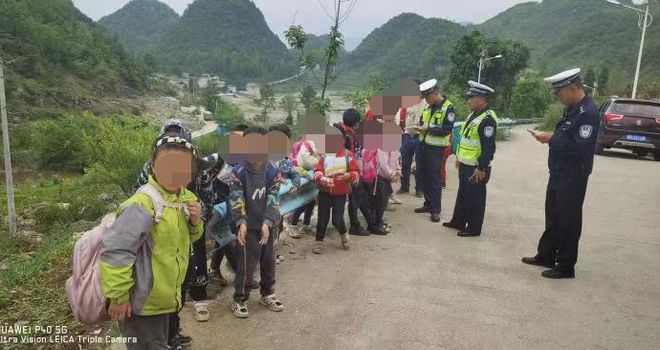 “黑校車(chē)”嚴(yán)重超員，2人被判刑！