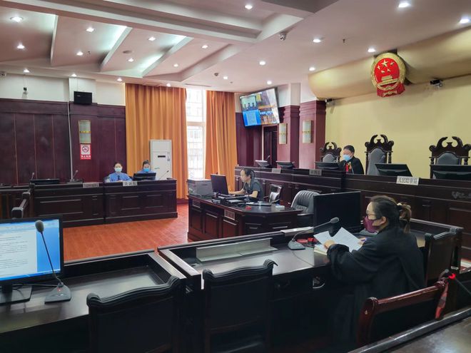 “黑校車(chē)”嚴(yán)重超員，2人被判刑！