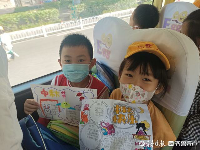 “大鼻子”校車里慶雙節