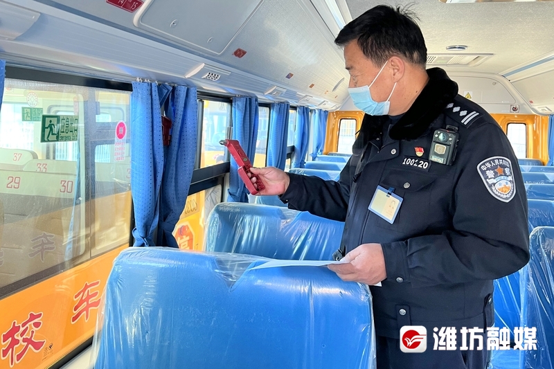 校車“體檢”迎開學