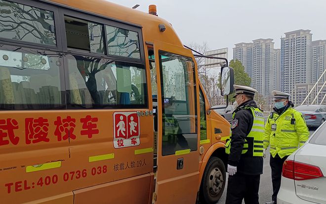 常德交警：開展校車安全檢查 筑牢護學平安路
