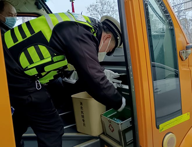 常德交警：開展校車安全檢查 筑牢護學平安路