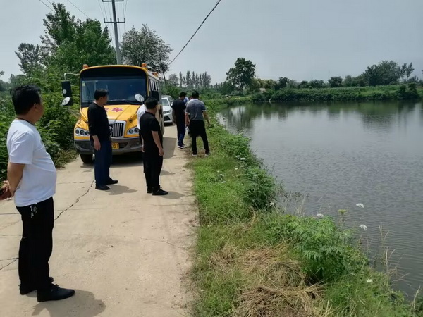 鐘祥：體驗(yàn)式排查校車運(yùn)營(yíng)線路安全隱患