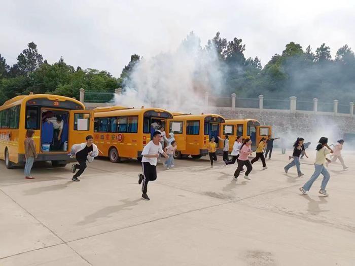 桐城市呂亭教育集團校：強化校車安全管理，跑出民生平安加速度