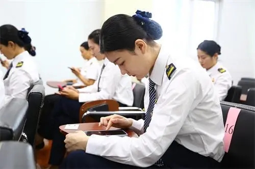 賽技能 提服務！2000余名校車隨車照管員同臺競技