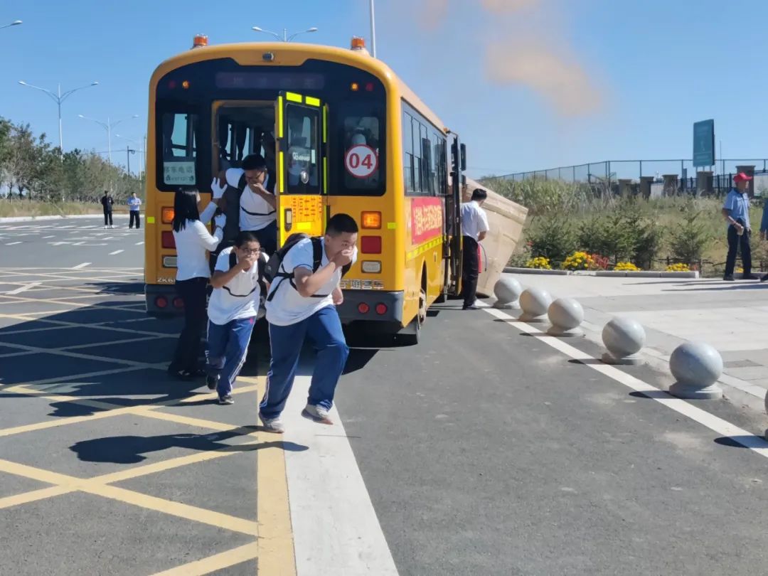 多方協同聯動 守護校車安全——長春新區開展教育系統校車安全主題活動