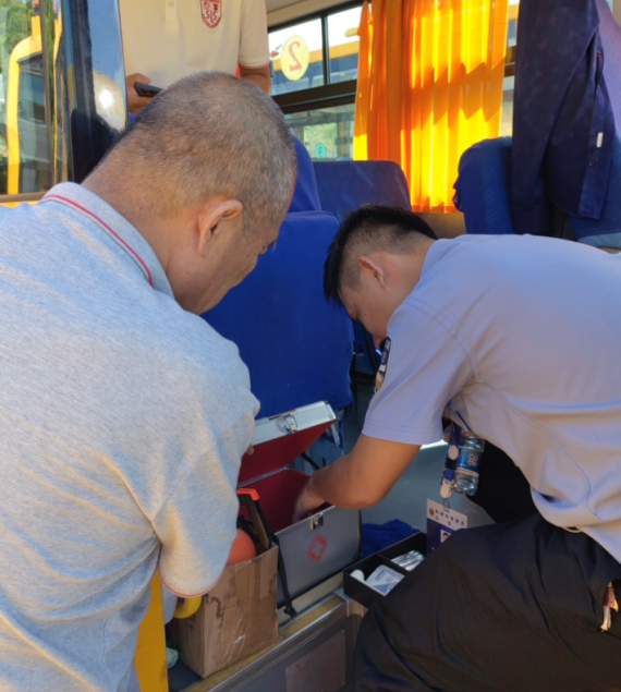 吉陽區教育局聯合相關部門開展校車安全專項檢查