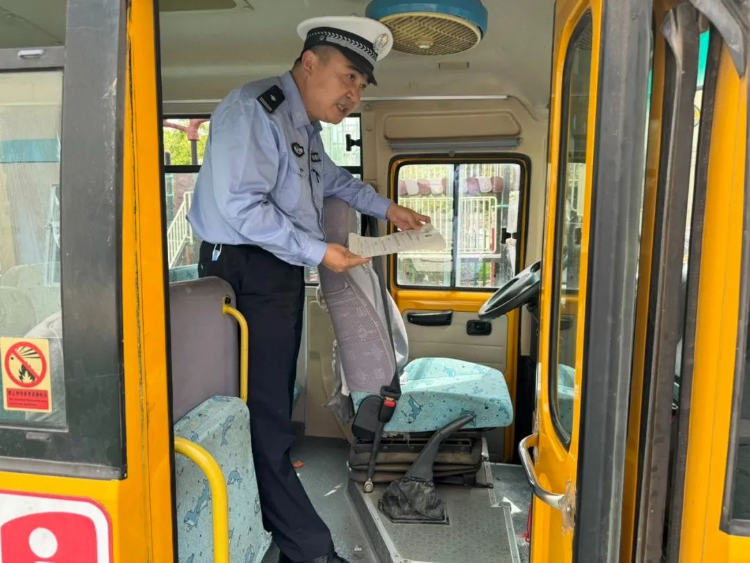校車安全無小事！舞陽交警開展校車安全檢查，“問題”車輛立即整改