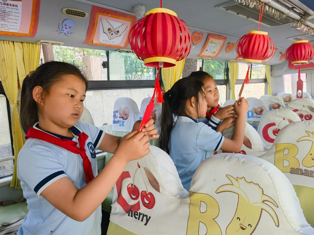 特色化服務助力“雙減”！青島溫馨校車打造學生流動樂園
