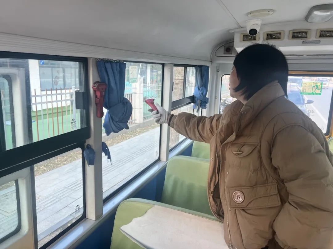 安全乘車，平安“童”行——記平湖市青鳥幼兒園校車安全應急演練活動