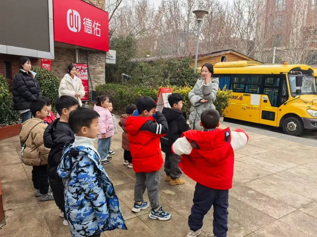 安全“童”行，伴我成長——鄭州市金水區清水苑幼兒園校車突發事故模擬應急演練