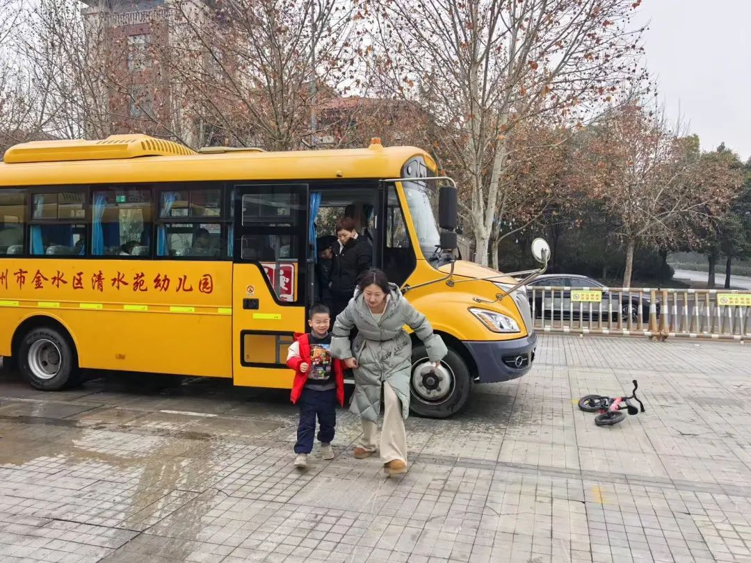 安全“童”行，伴我成長——鄭州市金水區清水苑幼兒園校車突發事故模擬應急演練