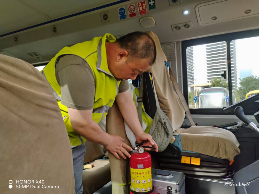 校車安全大檢查 筑牢學生安全路