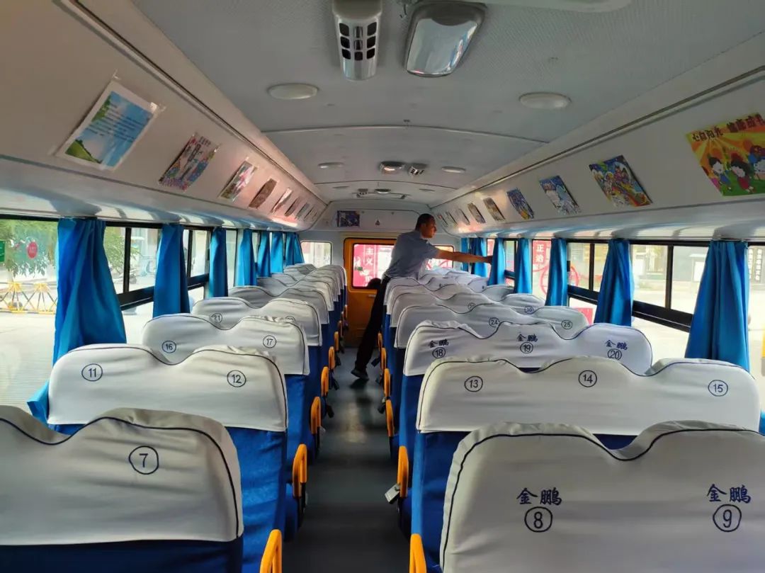 愛心校車助力高考 全力護(hù)航夢想之路——瓜州縣教育局安排校車為高考學(xué)子提供交通保障