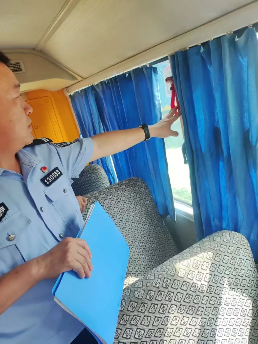 百日行動丨安陽交警強化校車安全“大檢查” 擰緊校車出行“安全閥”(第二十三期) 圖片